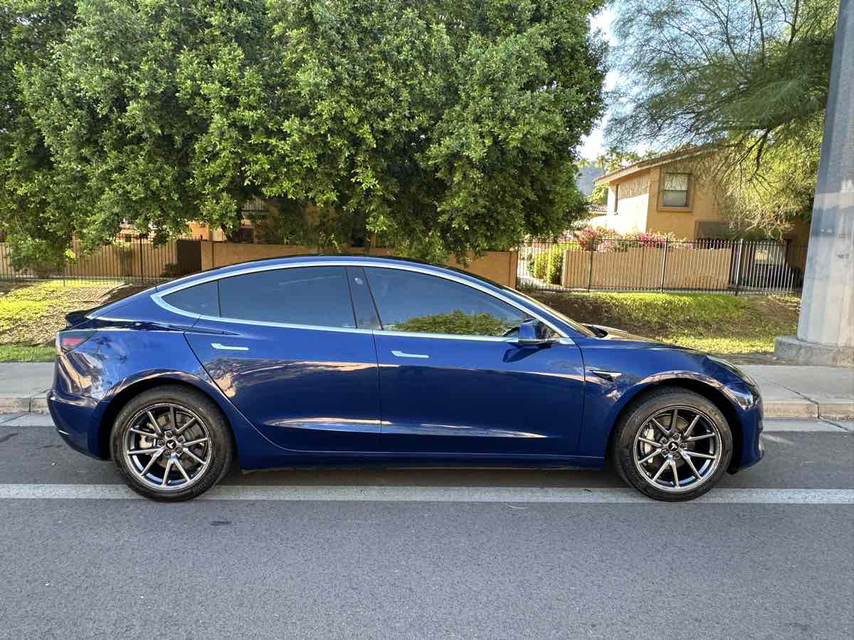 Tesla Model 3 photo 9