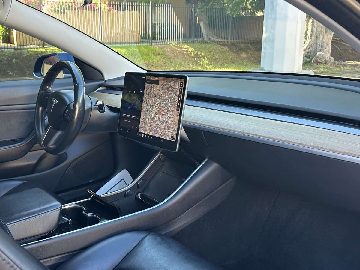 Tesla Model 3 photo 13
