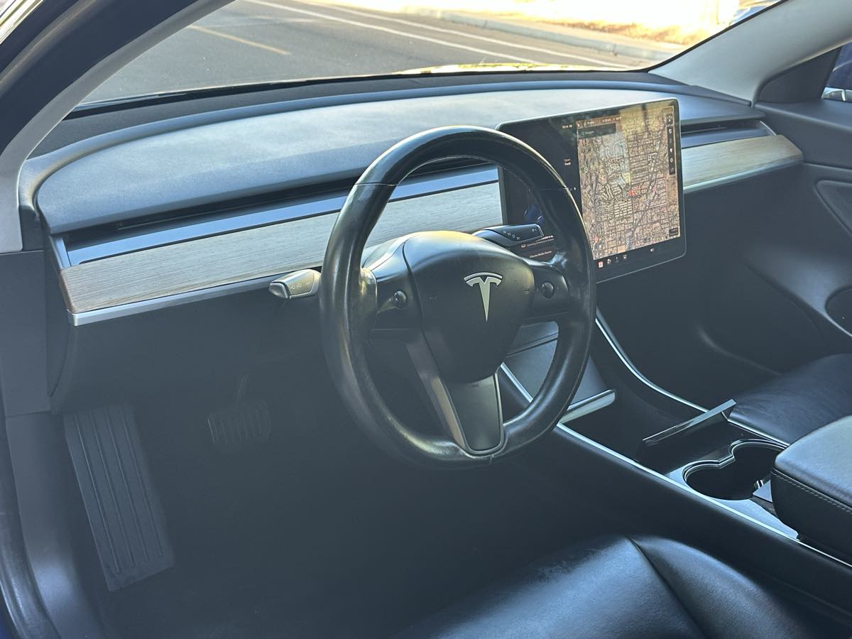 Tesla Model 3 photo 24