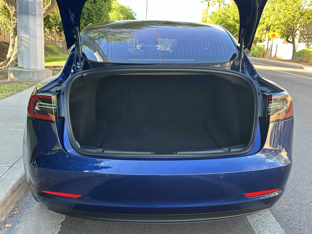 Tesla Model 3 photo 37