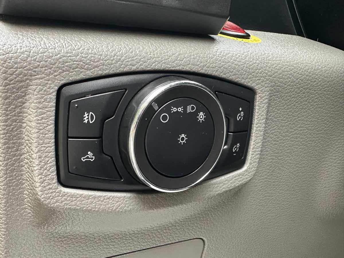 Ford F-150 photo 17
