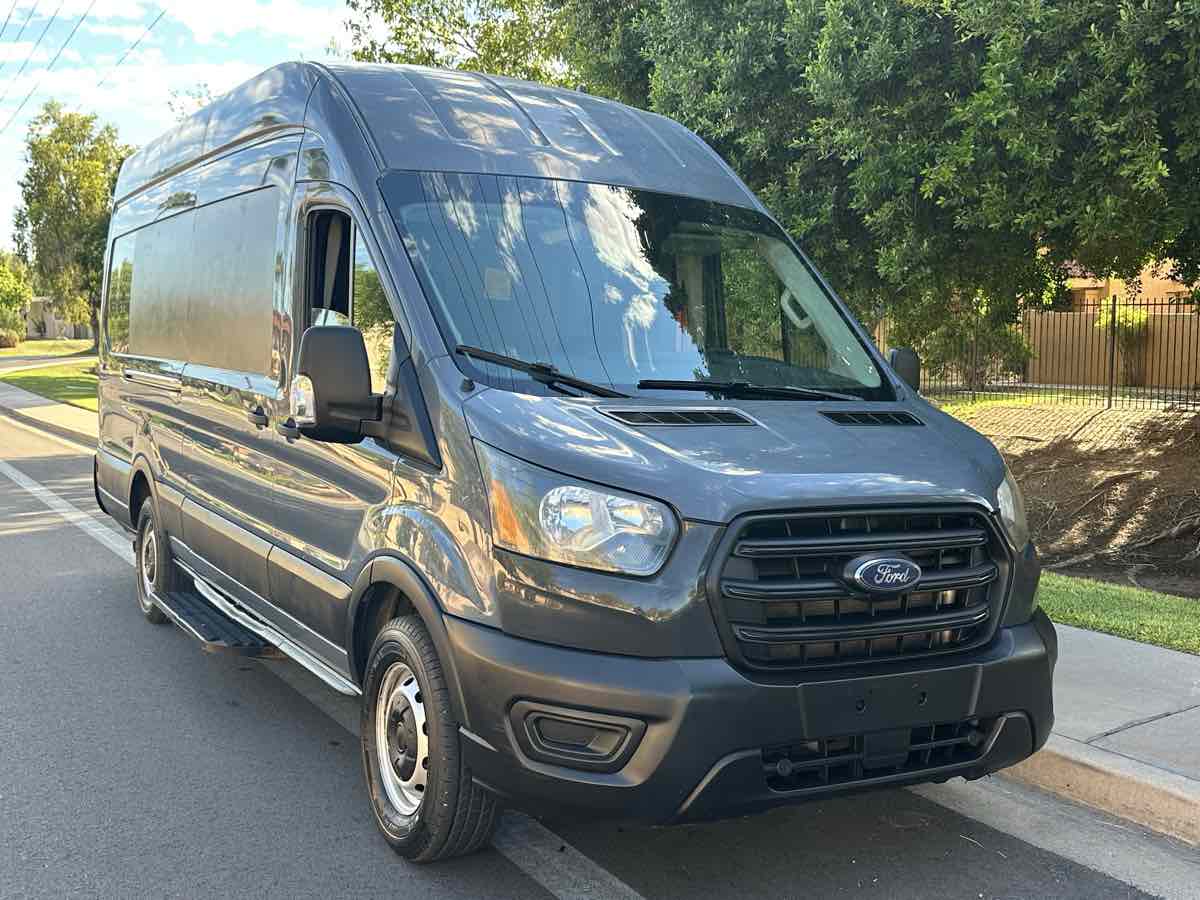 Ford Transit photo 2