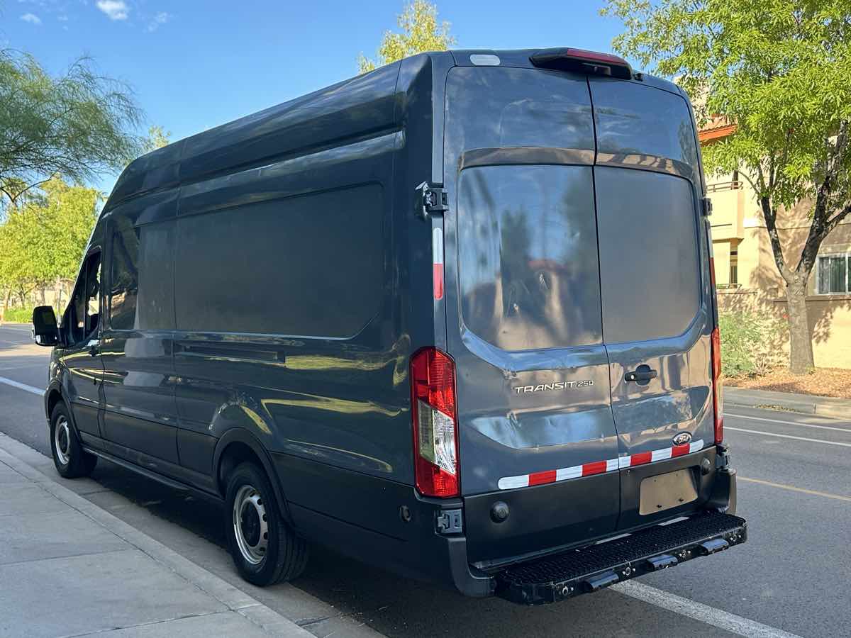 Ford Transit photo 6