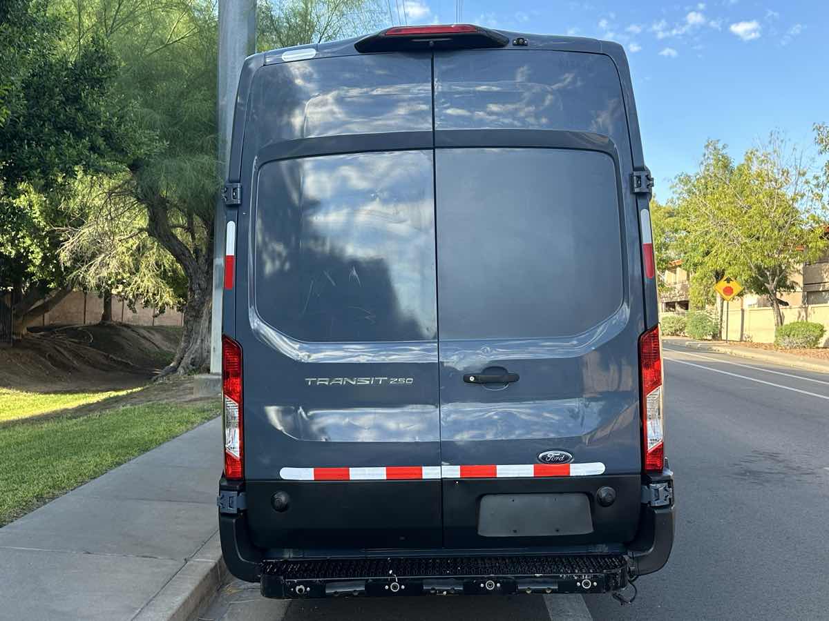 Ford Transit photo 7