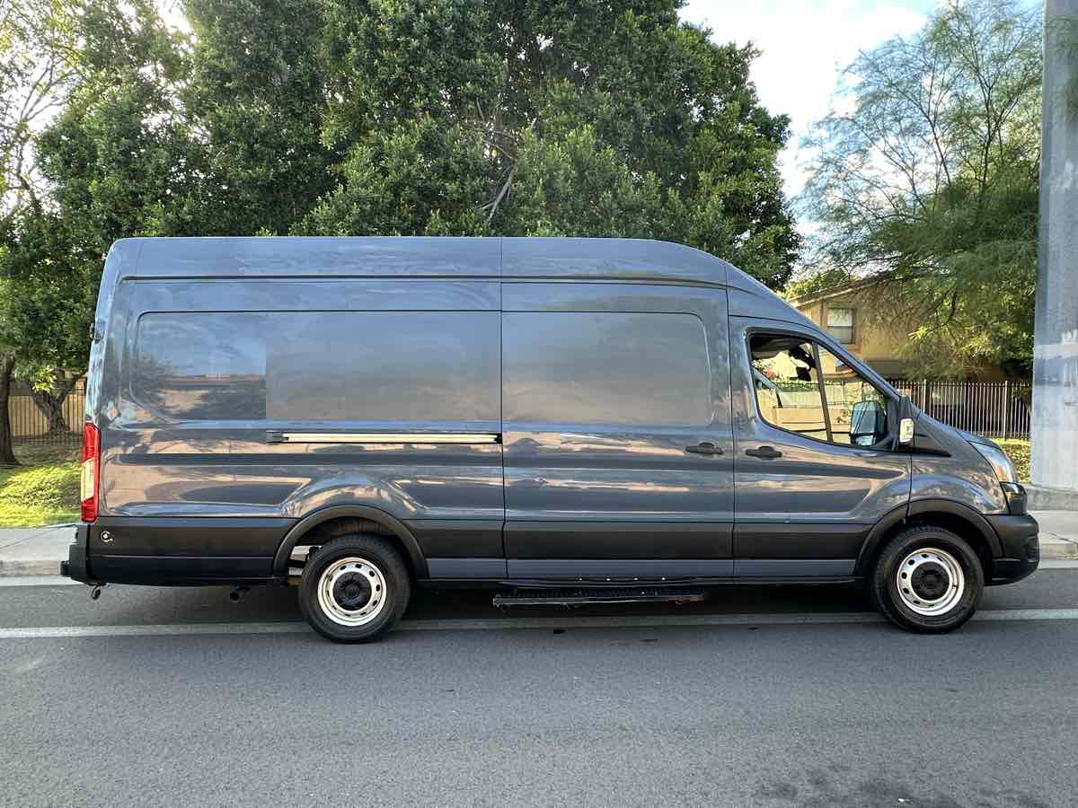Ford Transit photo 9