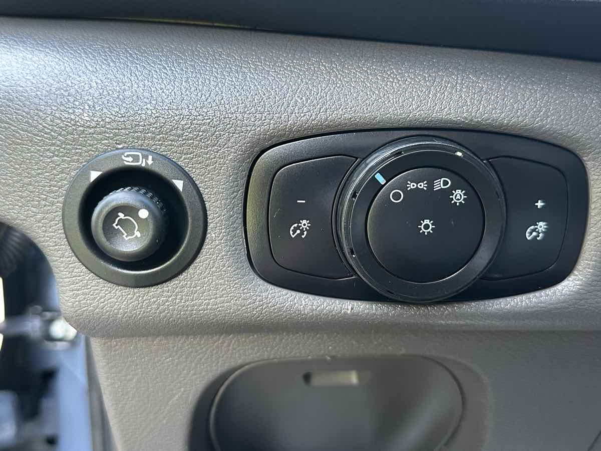 Ford Transit photo 10