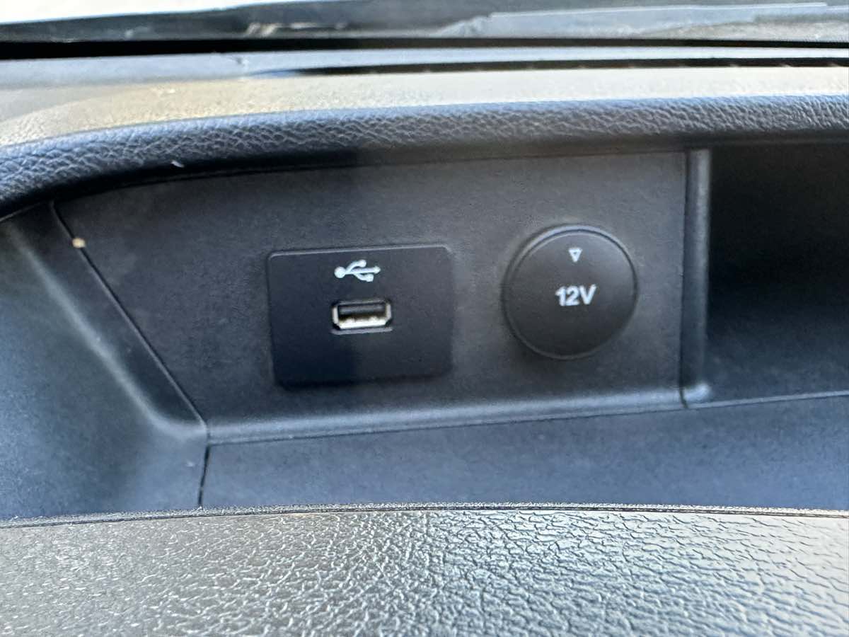 Ford Transit photo 18