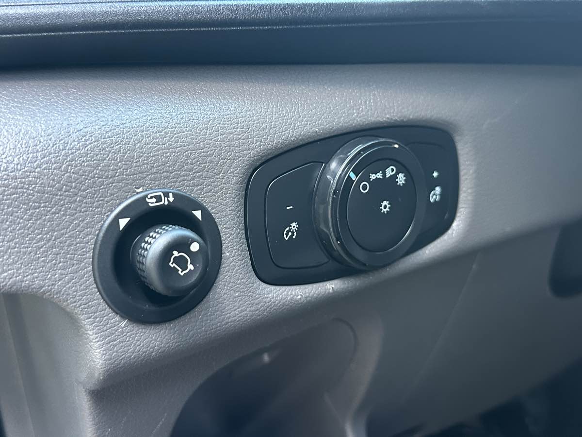 Ford Transit photo 21