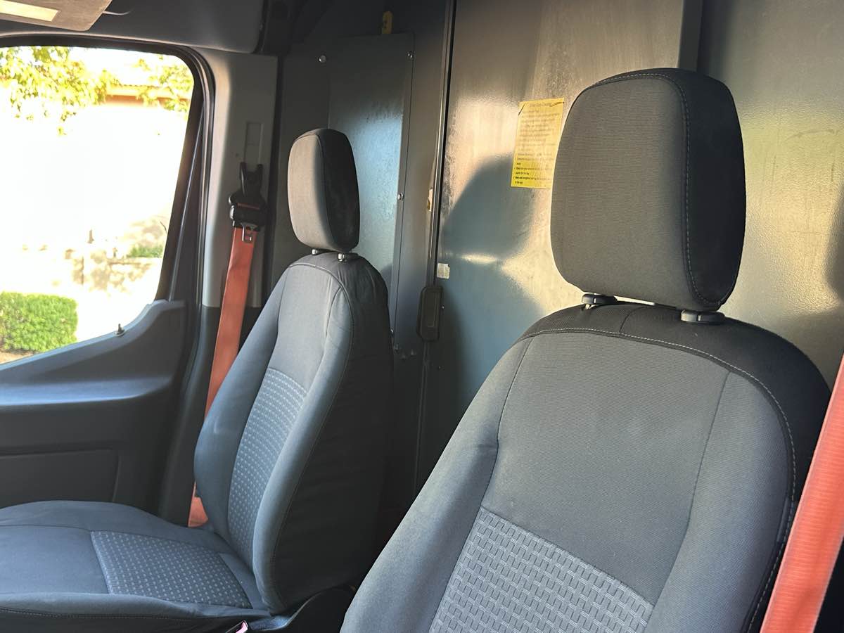 Ford Transit photo 23