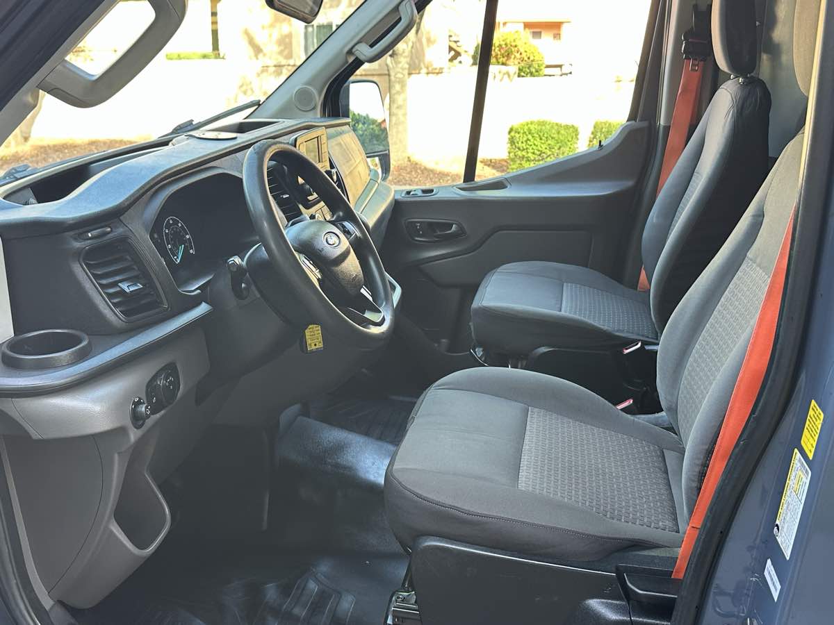 Ford Transit photo 25