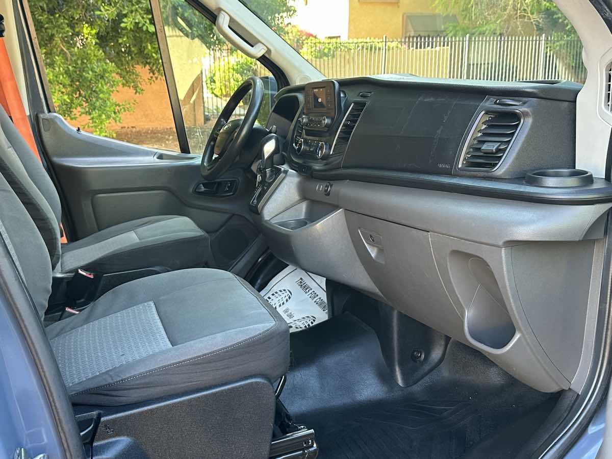 Ford Transit photo 29