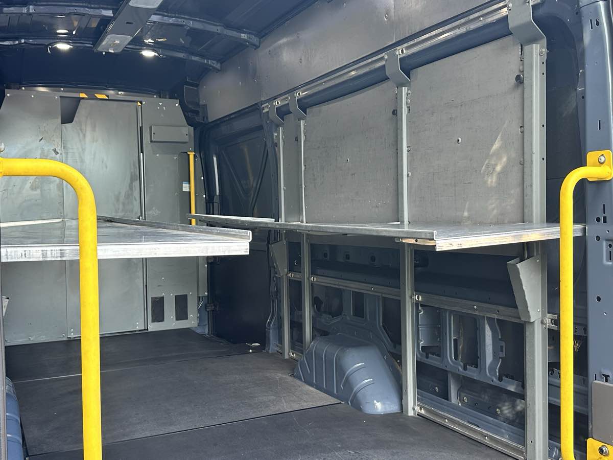 Ford Transit photo 33