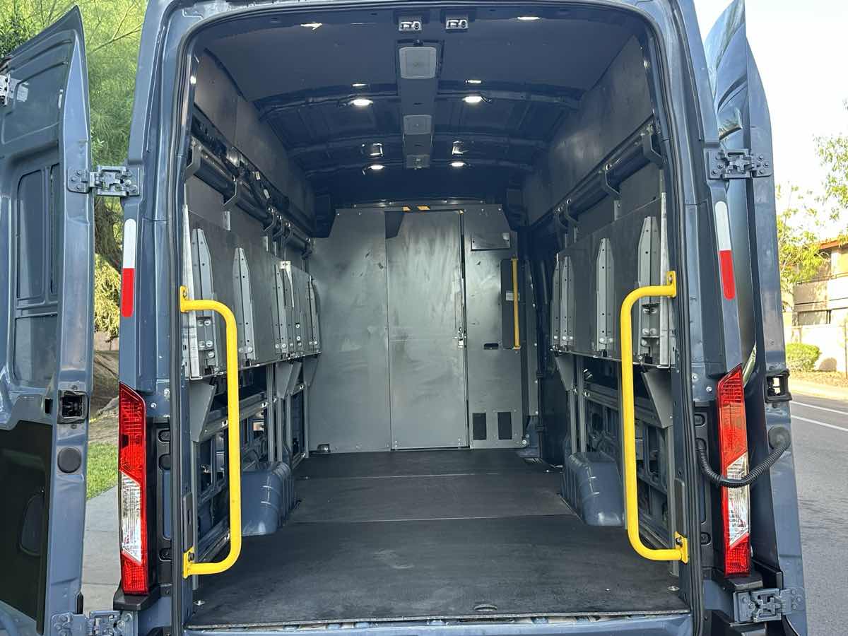 Ford Transit photo 34