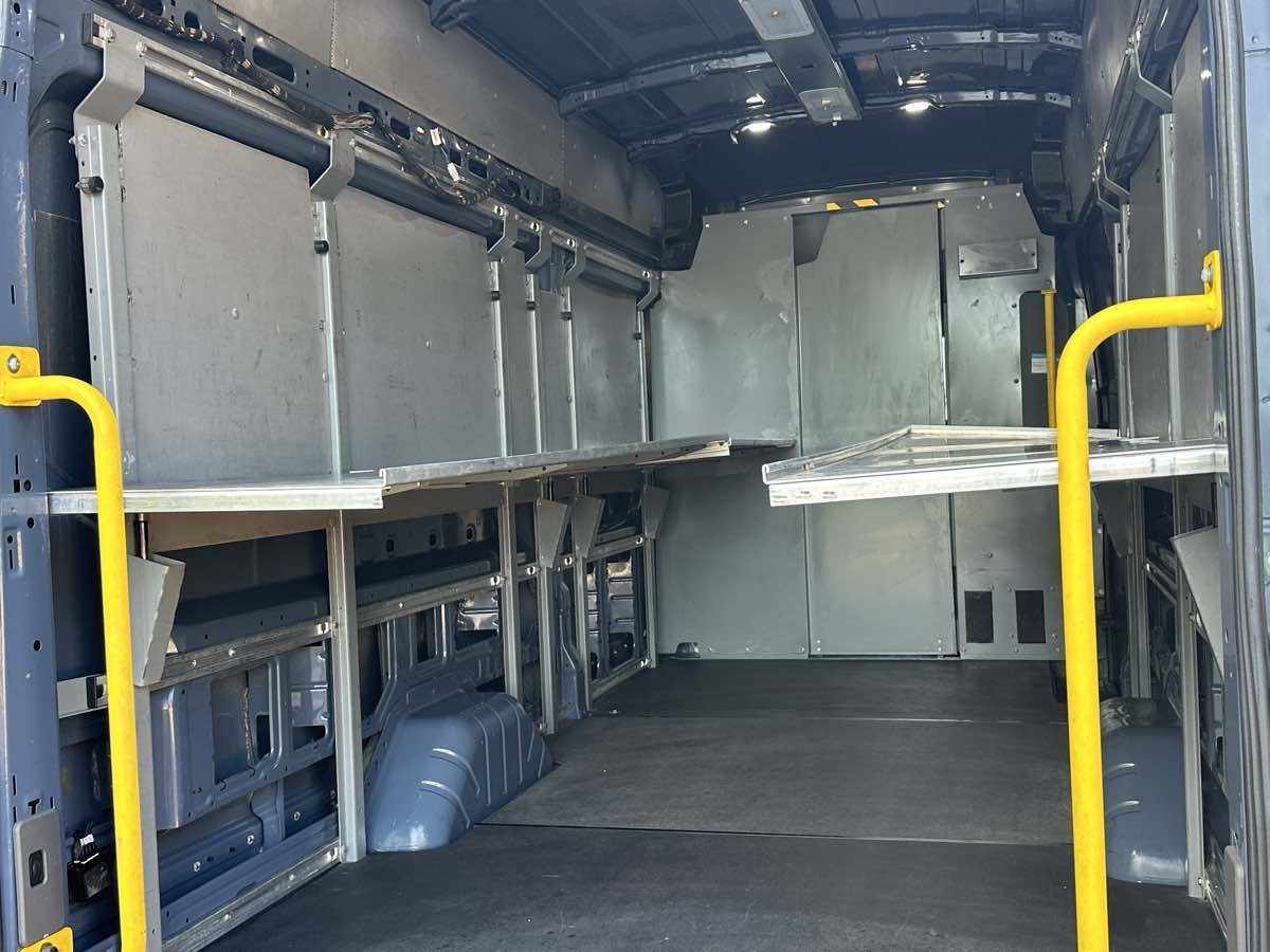 Ford Transit photo 36