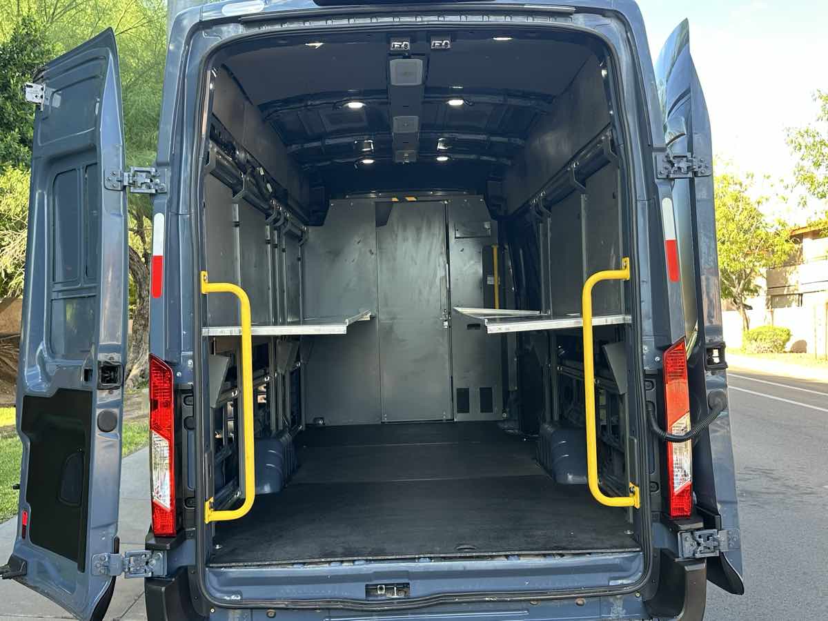 Ford Transit photo 37