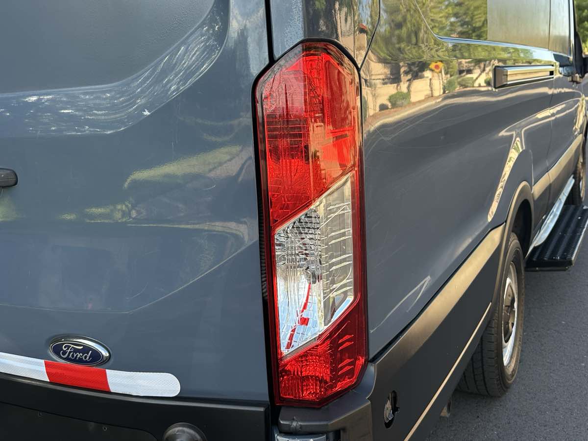Ford Transit photo 48