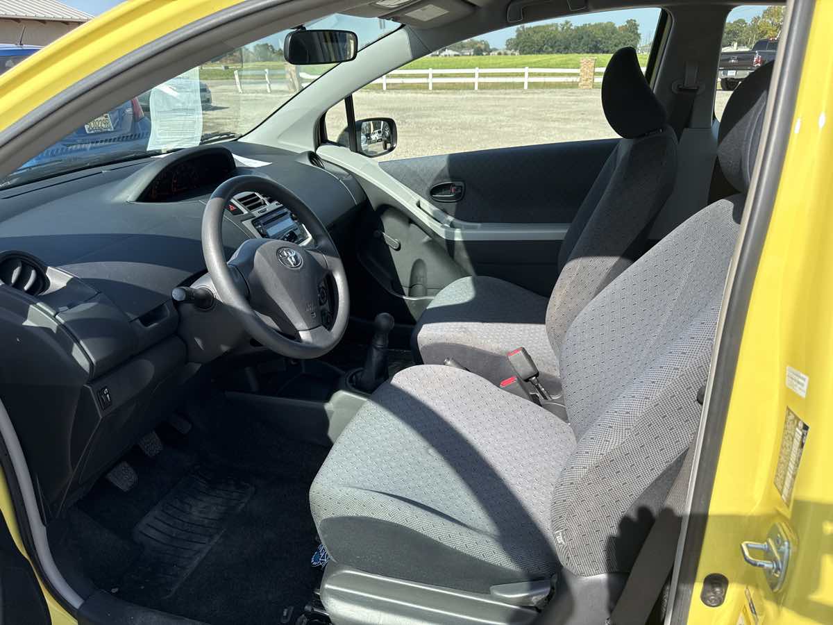 2010 Toyota Yaris photo 4