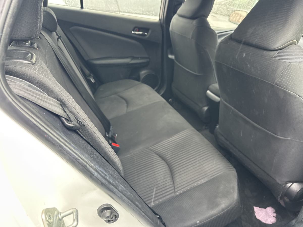 2018 Toyota Prius Three - Photo 7