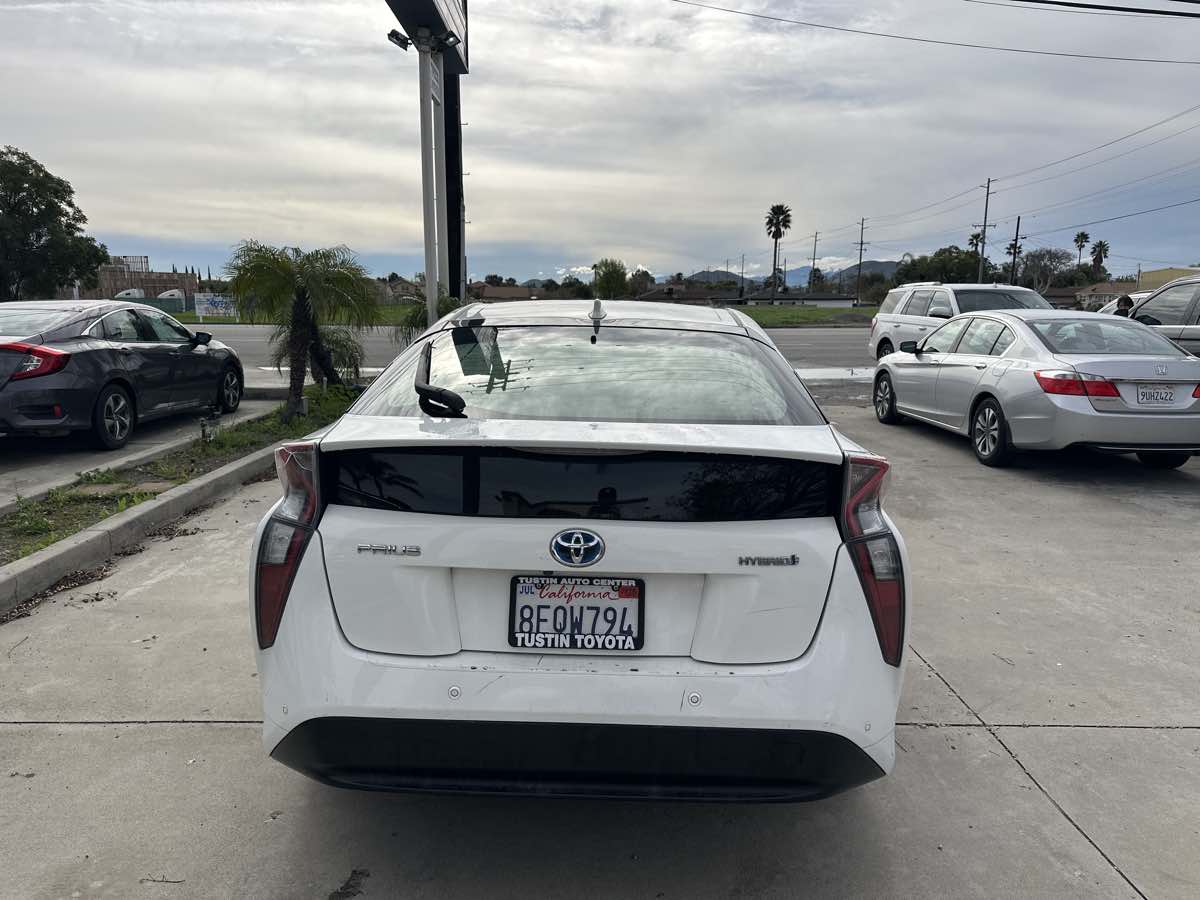 2018 Toyota Prius Three - Photo 5