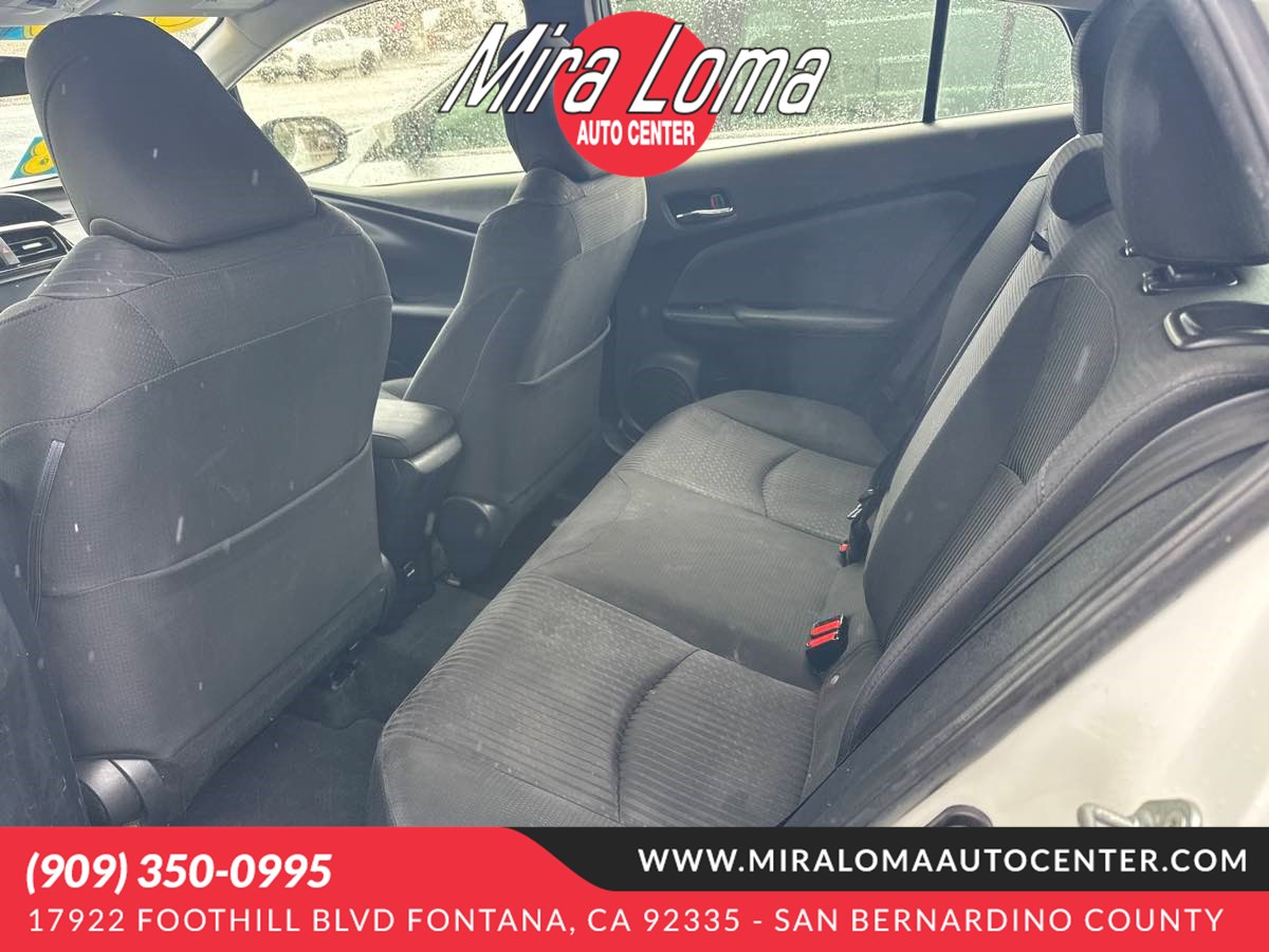 2018 Toyota Prius Three - Photo 9