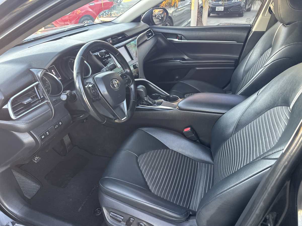 2018 Toyota Camry SE - Photo 6