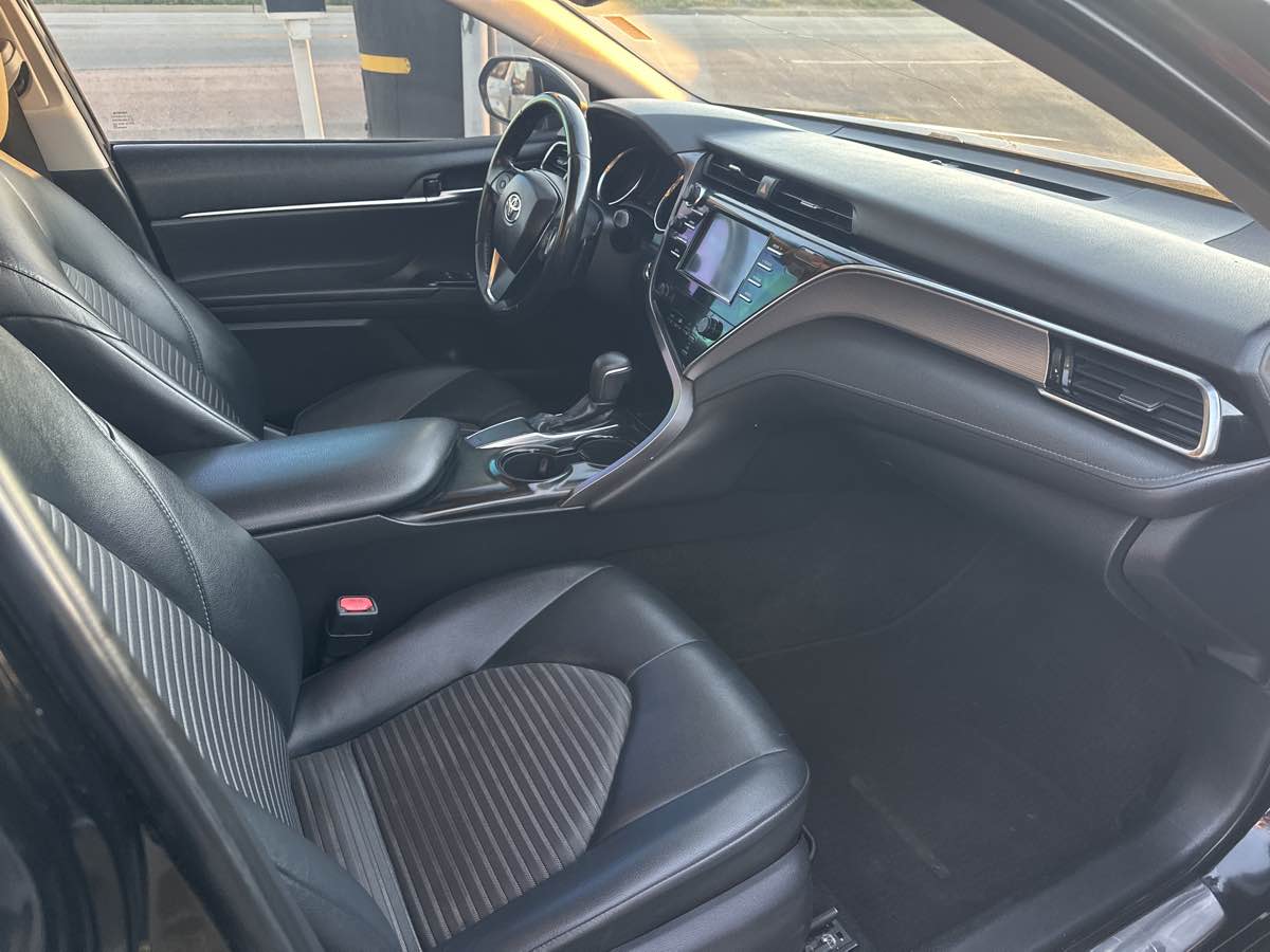 2018 Toyota Camry SE - Photo 8