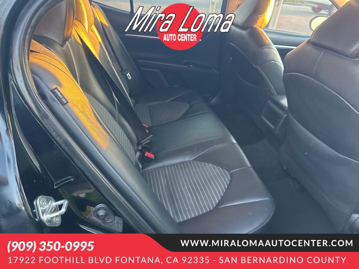 2018 Toyota Camry SE - Photo 9