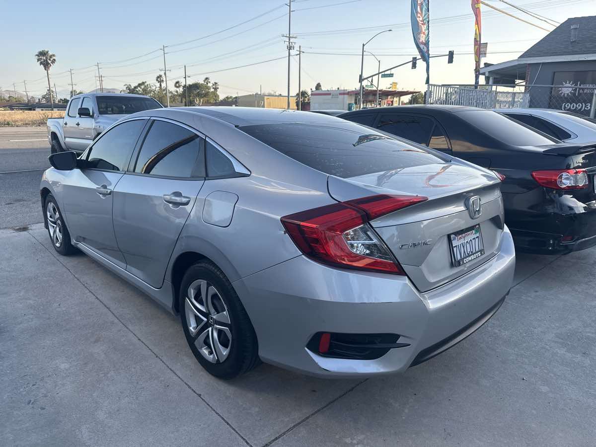 2017 Honda Civic LX - Photo 4