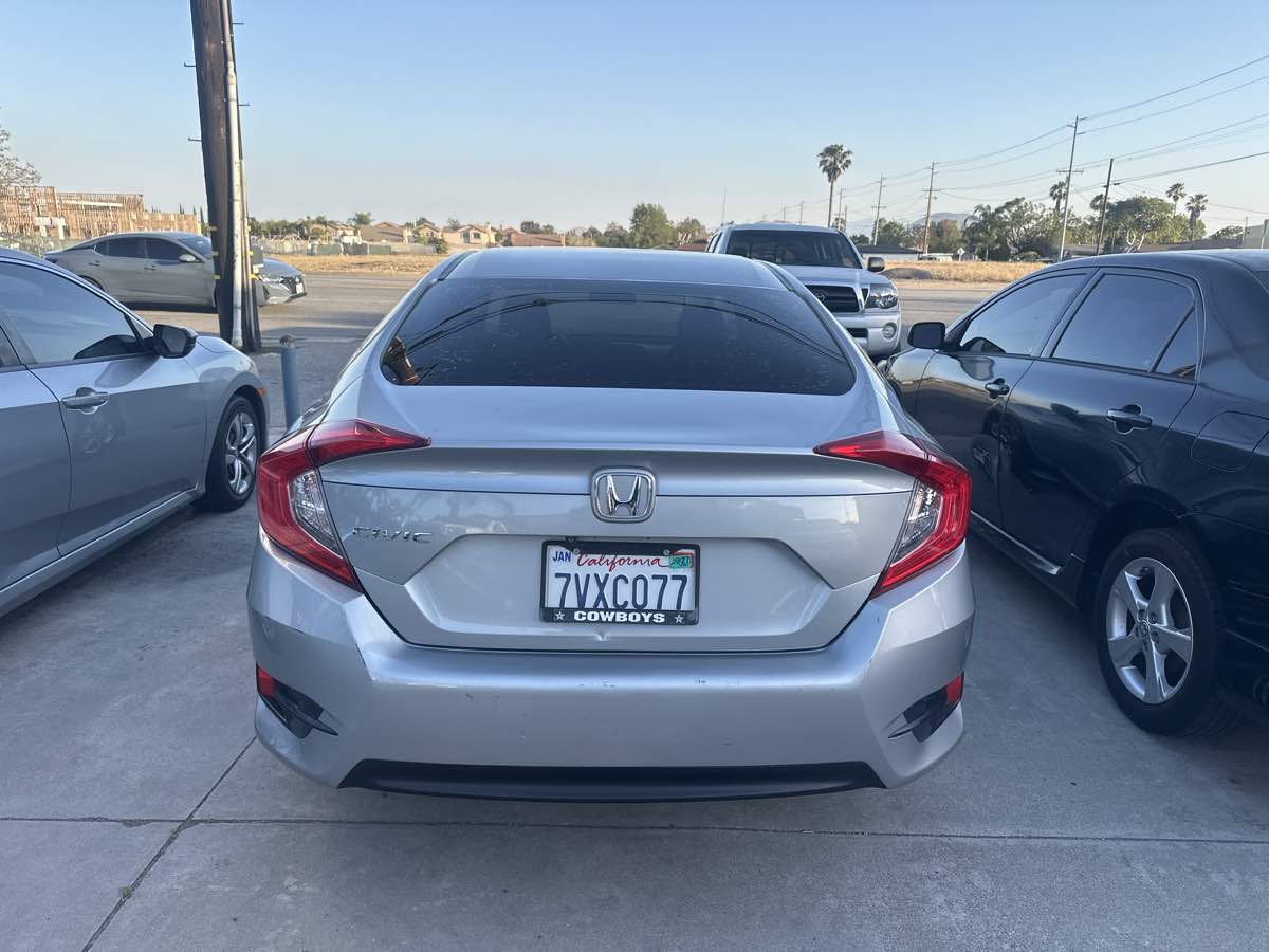2017 Honda Civic LX - Photo 5