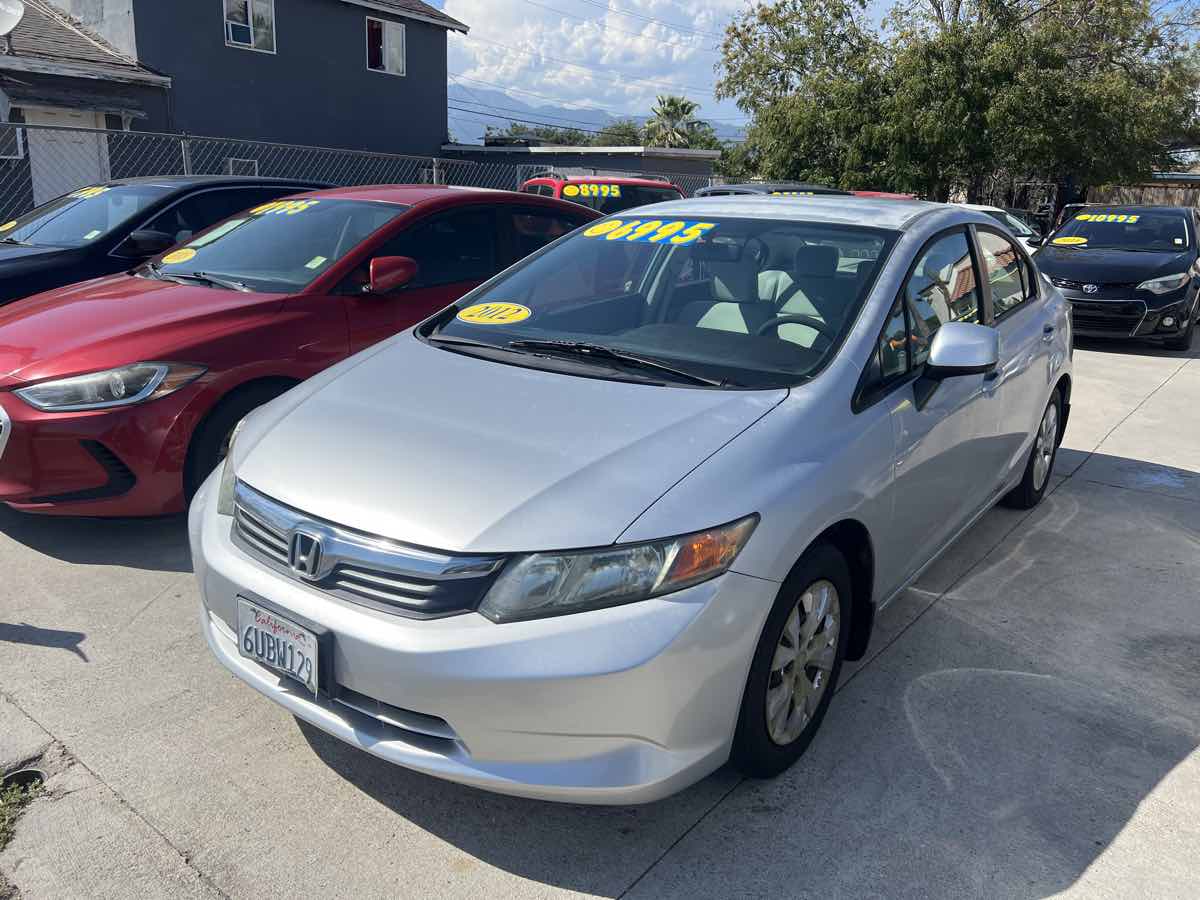 2012 Honda Civic LX - Photo 2