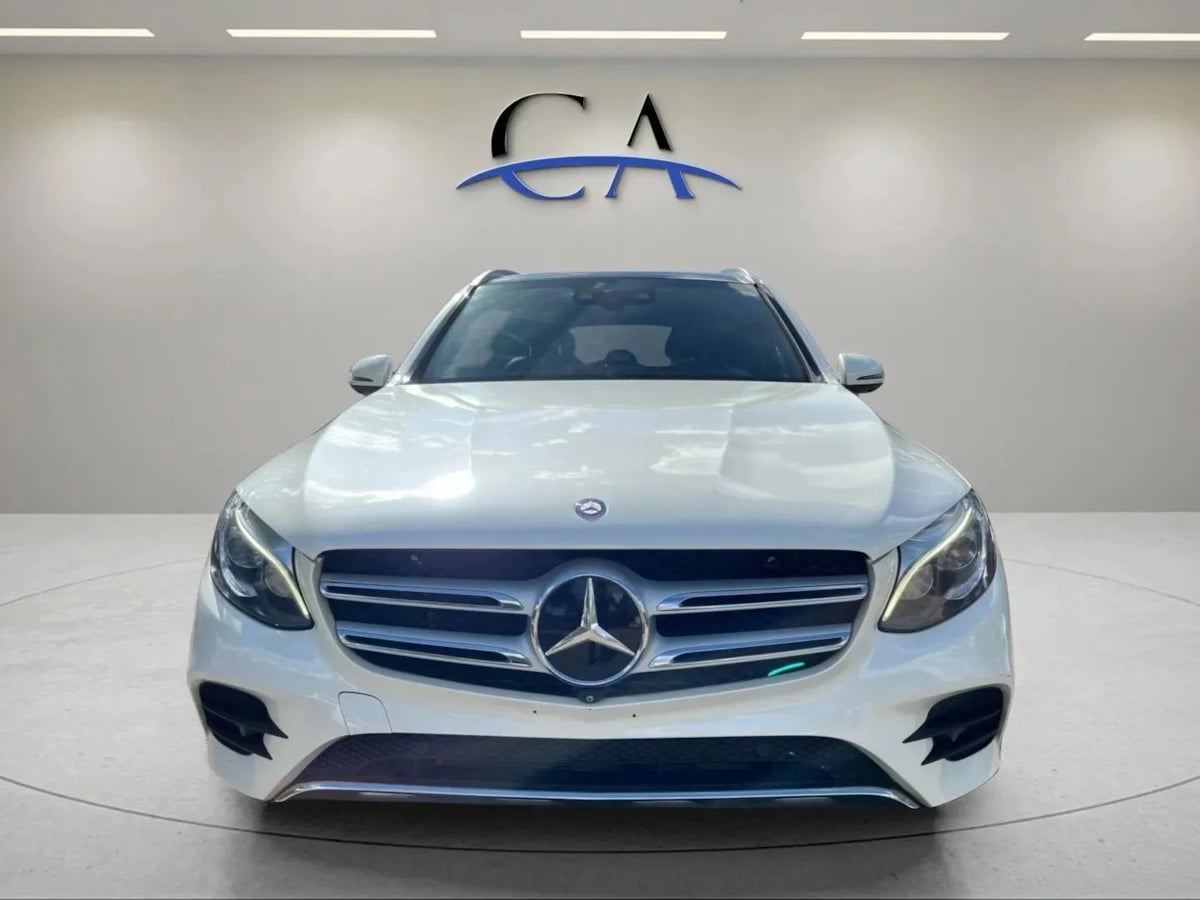 2017 Mercedes Benz GLC 300 4MATIC photo 2