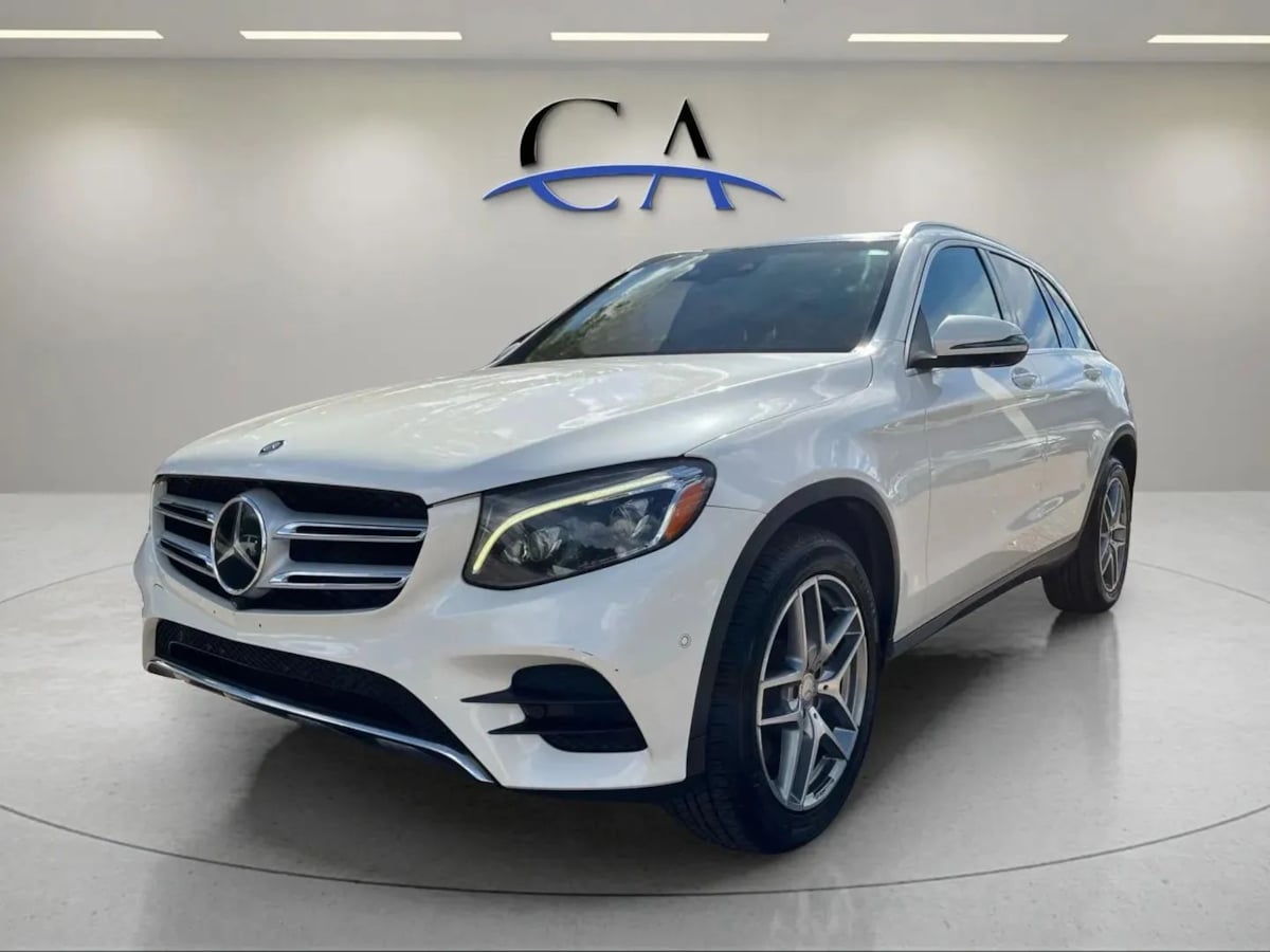 2017 Mercedes Benz GLC 300 4MATIC photo 3