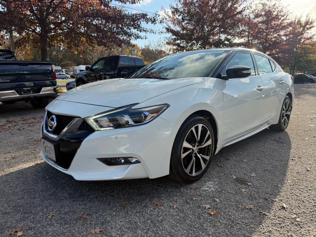 2018 Nissan Maxima SV photo 3