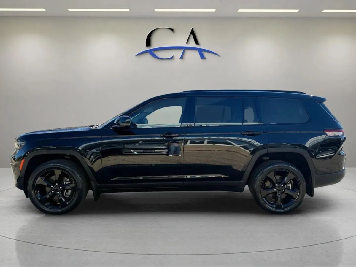 2023 Jeep Grand Cherokee Limited photo 3