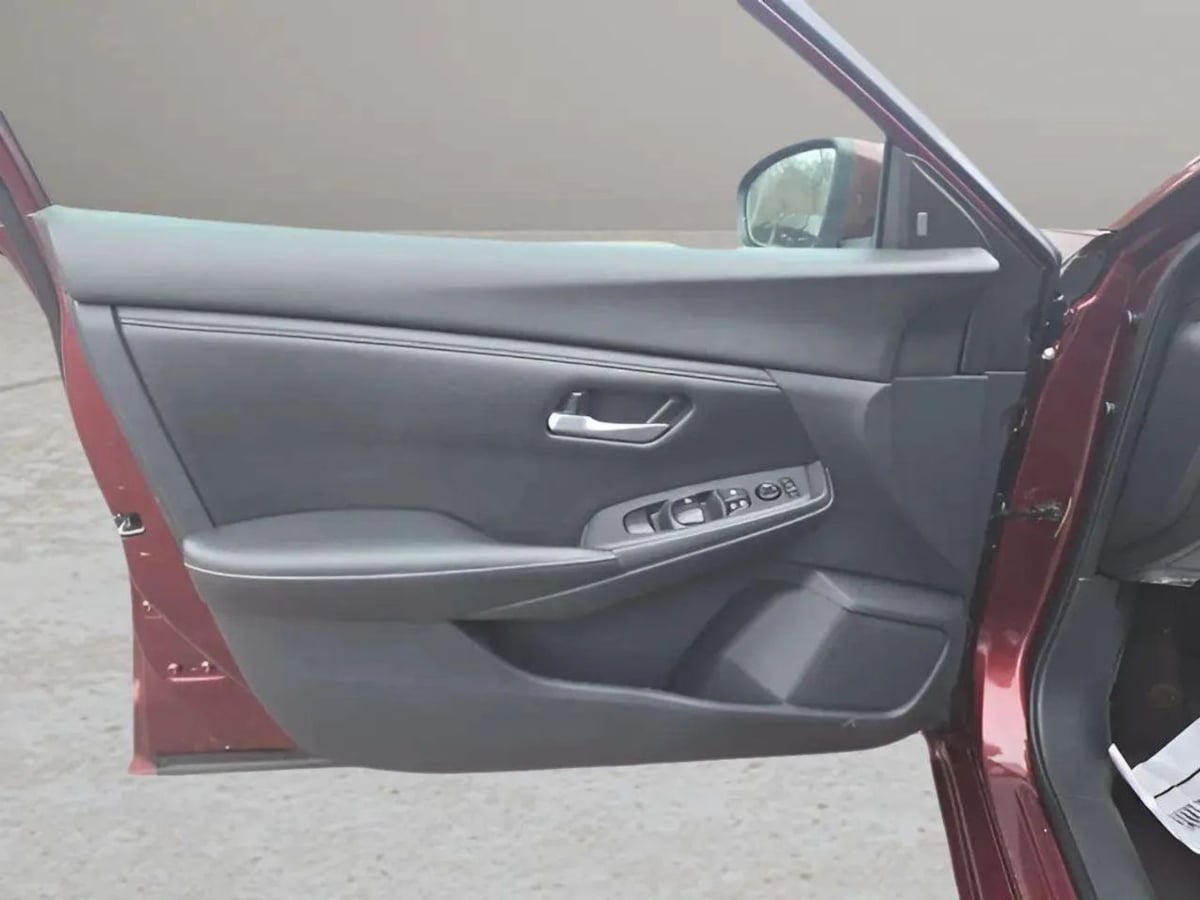 2022 Nissan Sentra SV - Photo 9