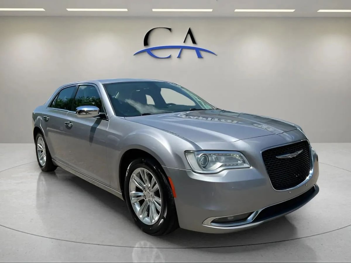 2016 Chrysler 300 C's photo