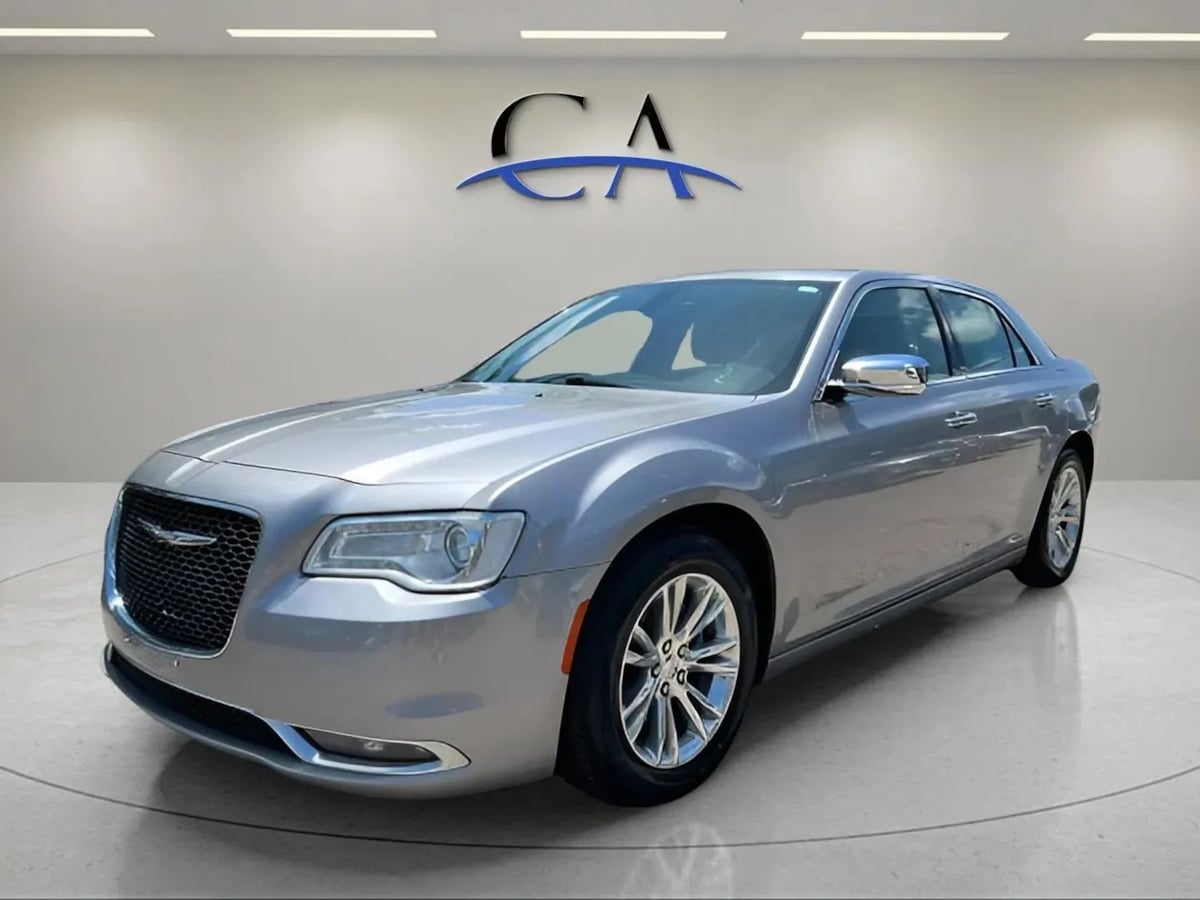 2016 Chrysler 300 C - Photo 3