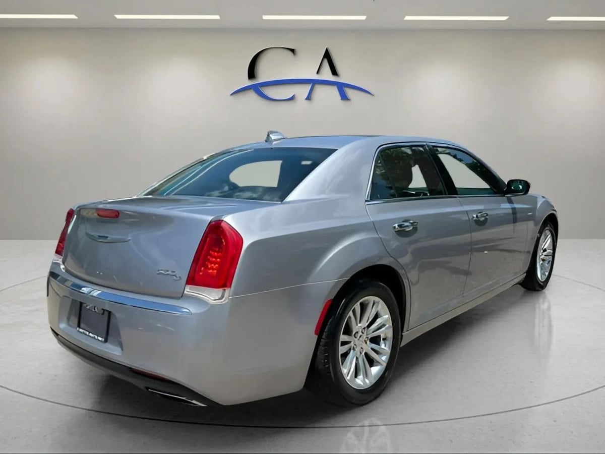 2016 Chrysler 300 C - Photo 7