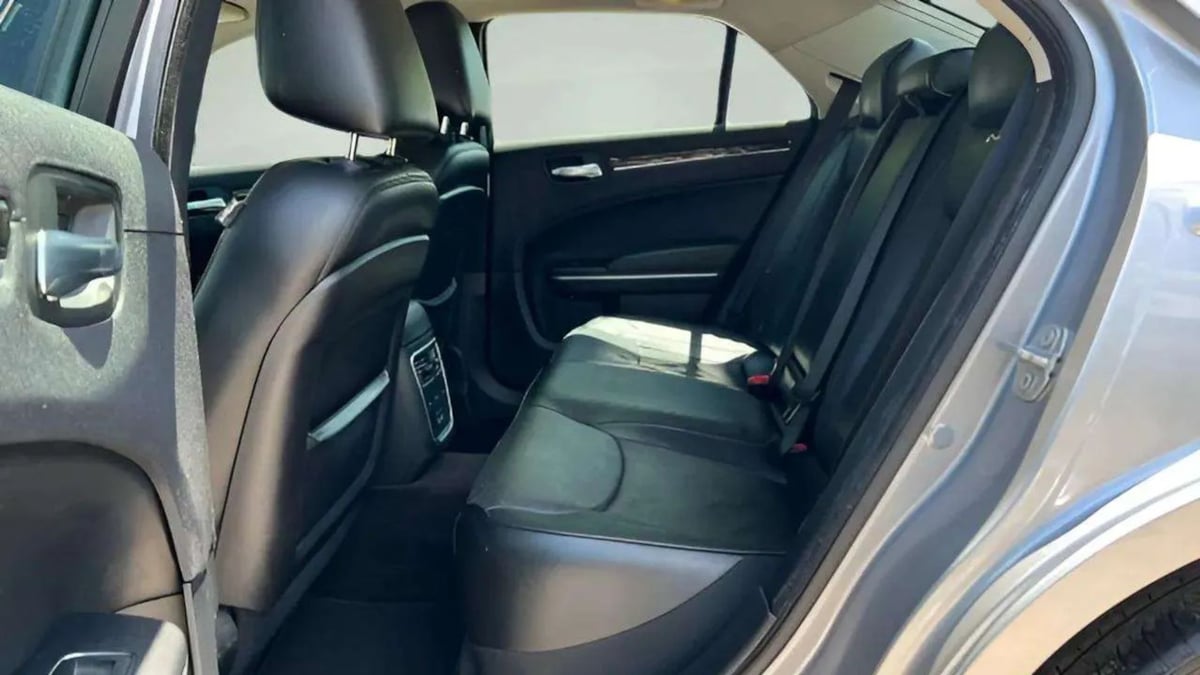 2016 Chrysler 300 C - Photo 20