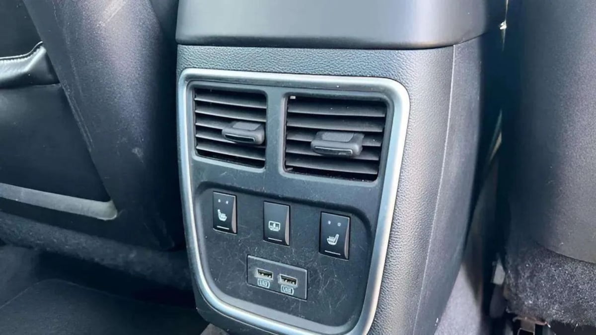 2016 Chrysler 300 C - Photo 21