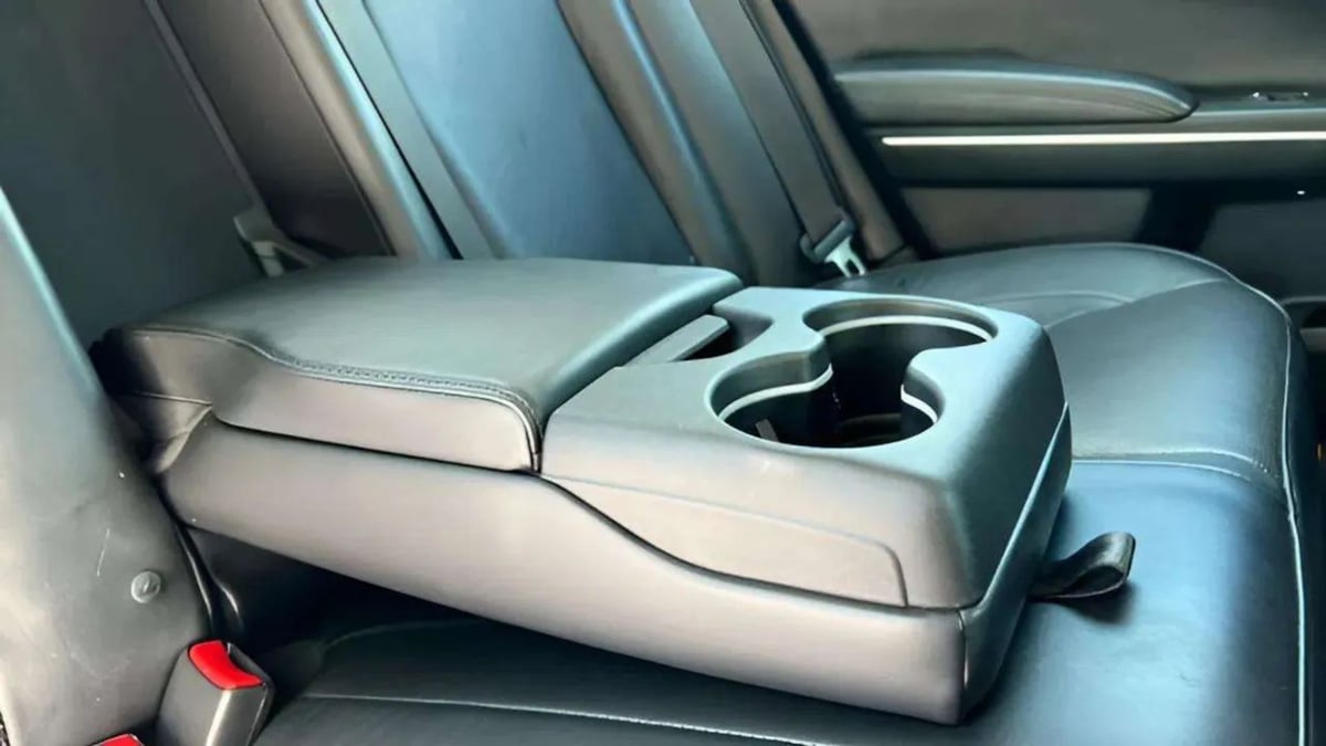2016 Chrysler 300 C - Photo 22