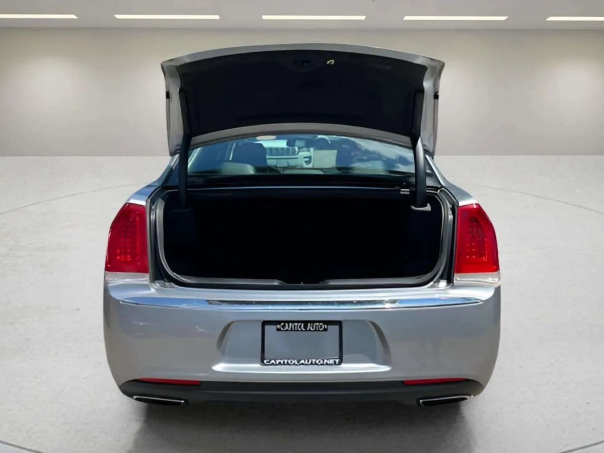2016 Chrysler 300 C - Photo 24