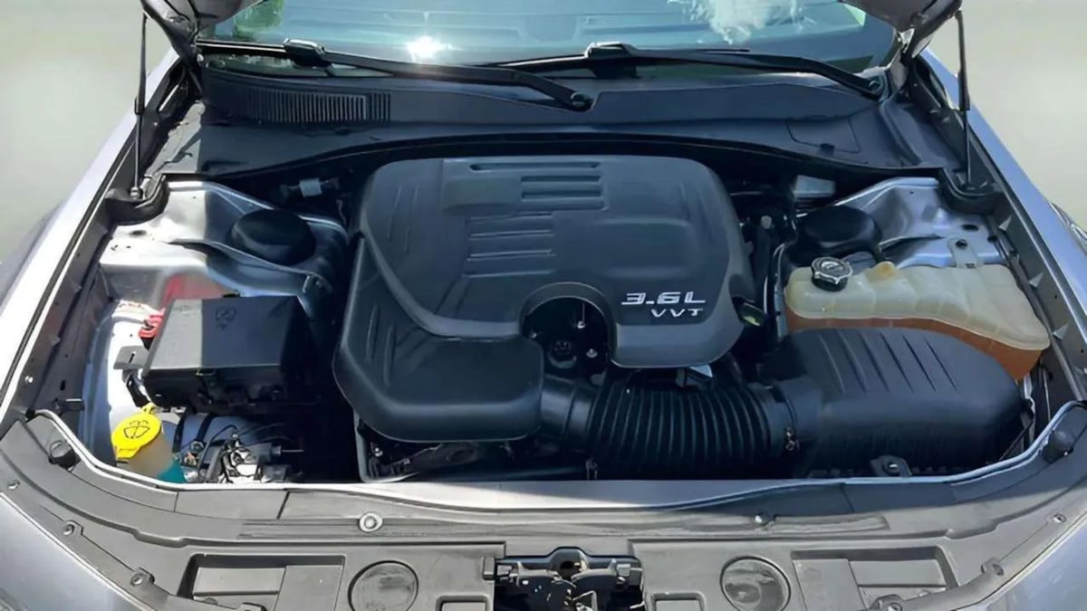 2016 Chrysler 300 C - Photo 26