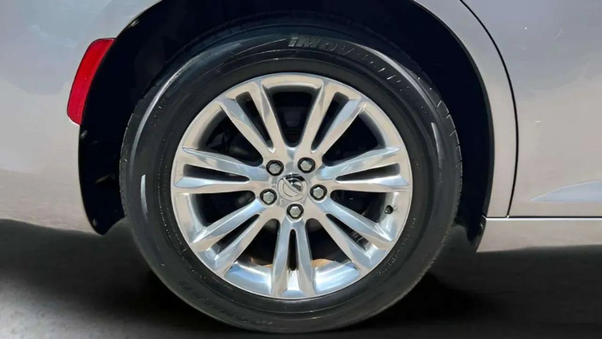 2016 Chrysler 300 C - Photo 31