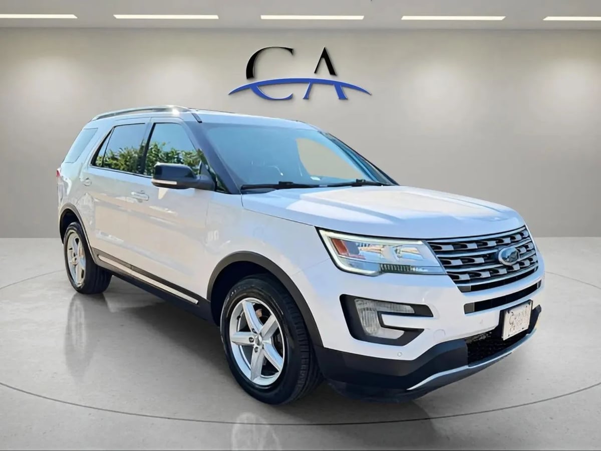 2017 Ford Explorer XLT 4WD's photo