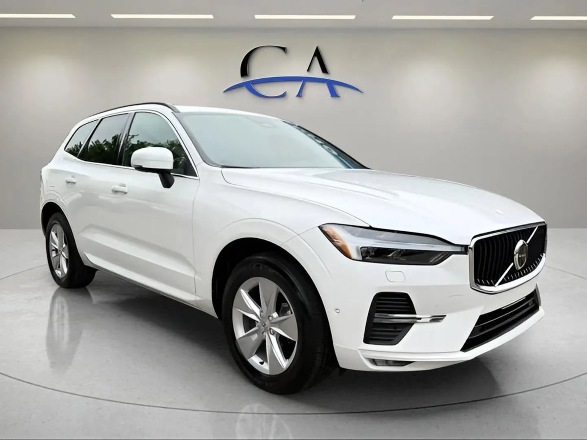 2022 Volvo XC60 B5 Momentum AWD's photo