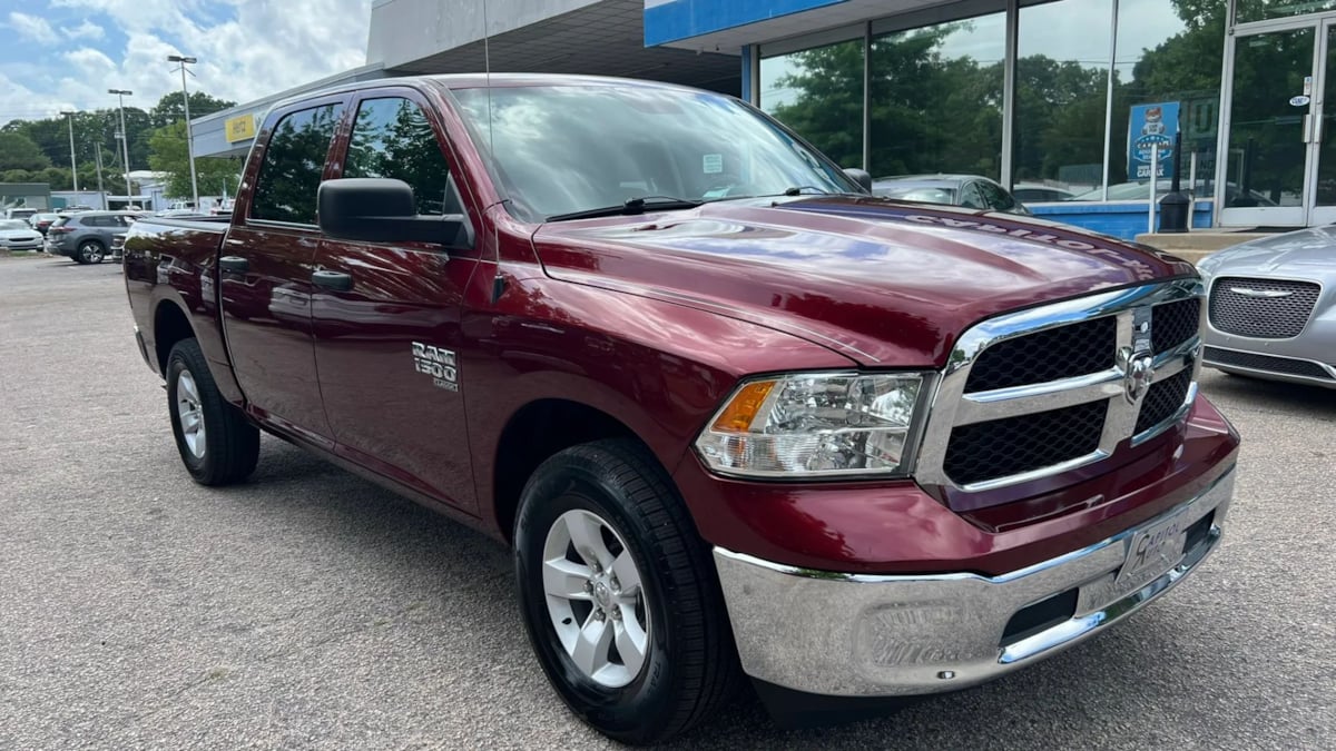 2022 RAM 1500 Classic SLT 4x4 Crew Cab 5'7's photo