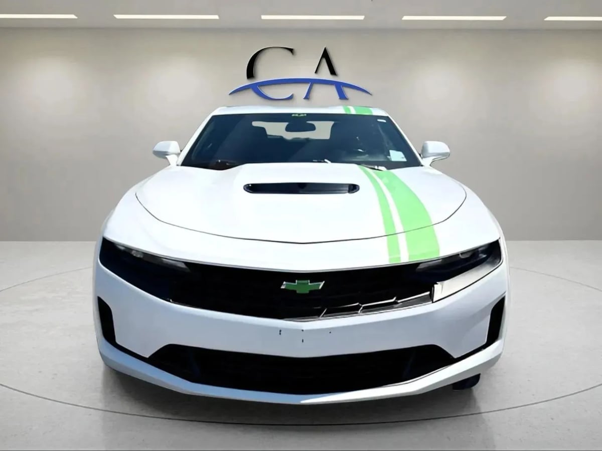 2021 Chevrolet Camaro LT1 - Photo 2