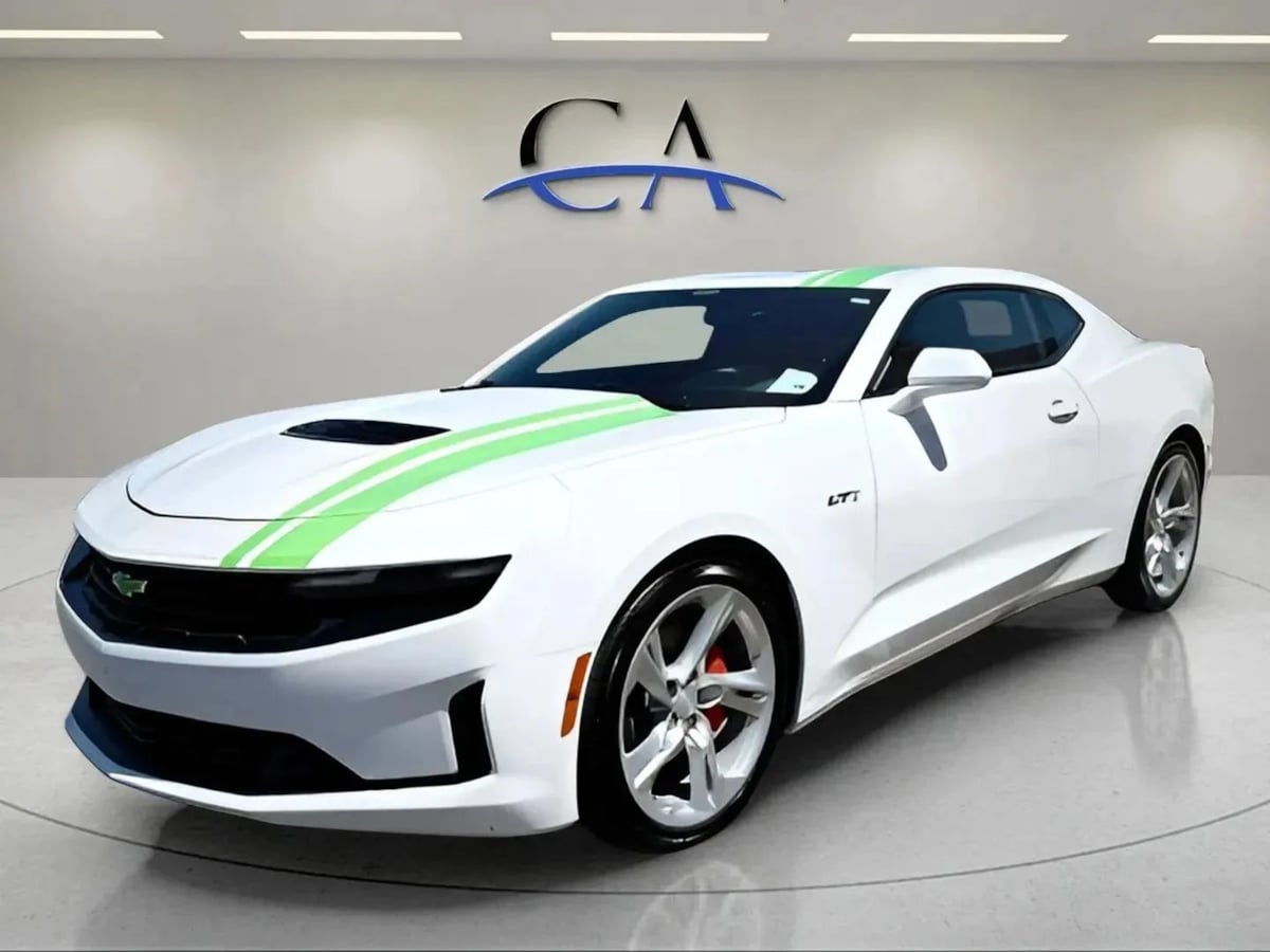 2021 Chevrolet Camaro LT1 - Photo 3