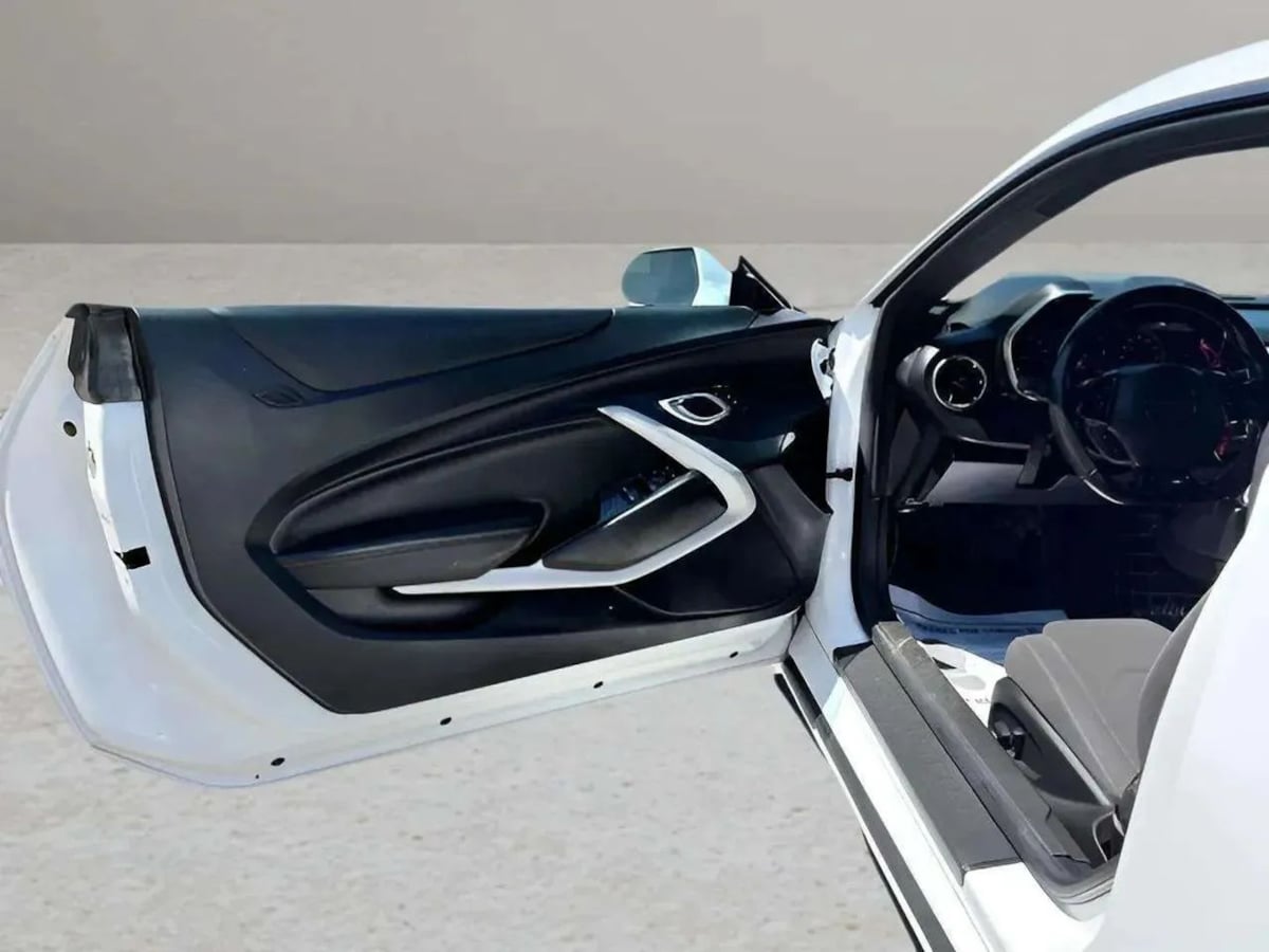 2021 Chevrolet Camaro LT1 - Photo 9